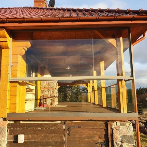 Sistemas de marcos sin marco para cerramientos de balcones, productor Polonia