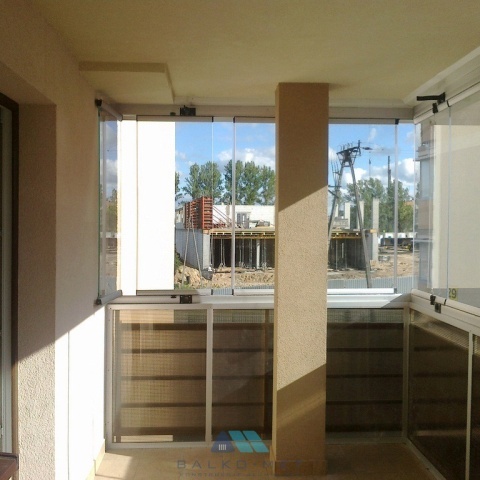 Sistemas de marcos sin marco para cerramientos de balcones, productor Polonia