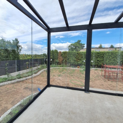 Sistemas de marcos sin marco para cerramientos de balcones, productor Polonia