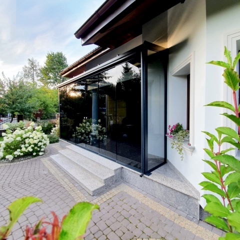 Sistemas de marcos sin marco para cerramientos de balcones, productor Polonia