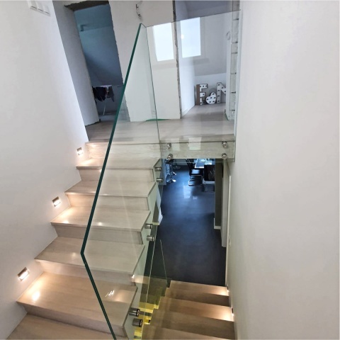 Sistemas de marcos sin marco para cerramientos de balcones, productor Polonia