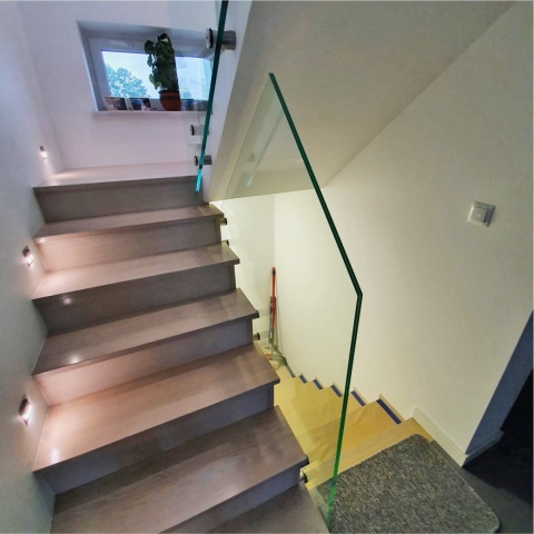 Sistemas de marcos sin marco para cerramientos de balcones, productor Polonia