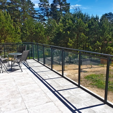 Sistemas de marcos sin marco para cerramientos de balcones, productor Polonia